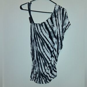 Body Central zebra‑print one‑shoulder top🦓✨